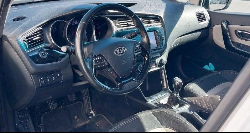 
								Kia Ceed full									