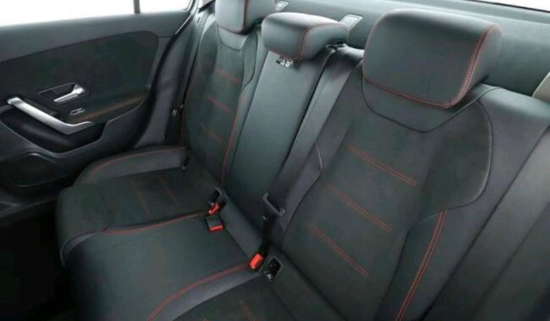 
								Mercedes CLA full									