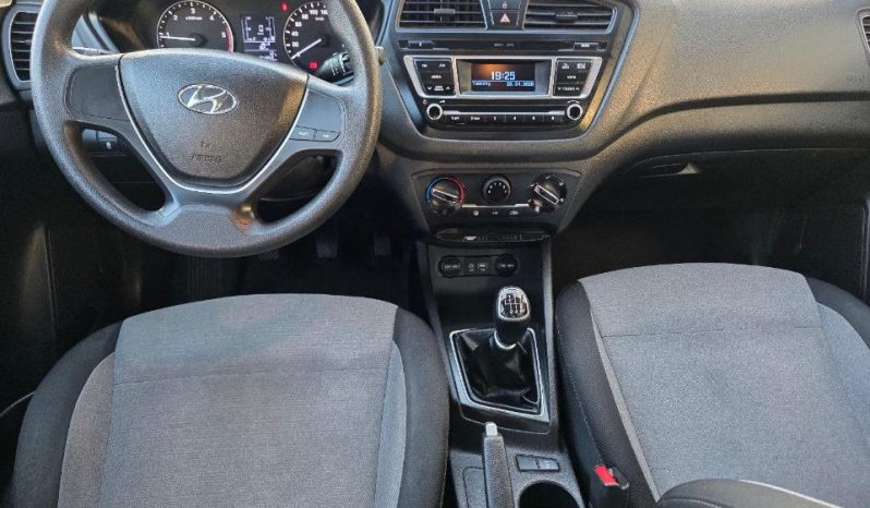
								Hyundai i20 full									