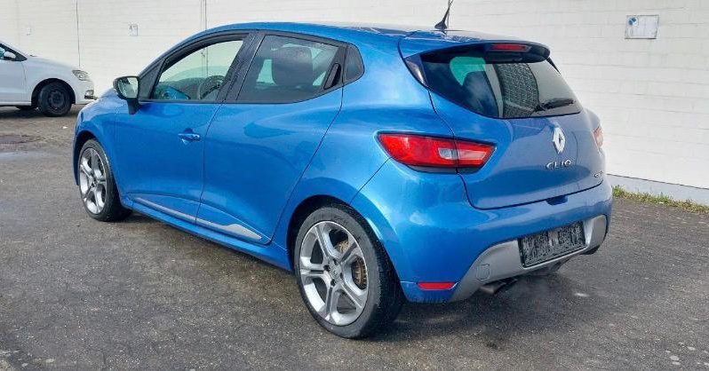 
								Renault Clio full									