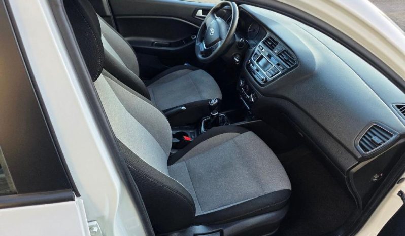 
								Hyundai i20 full									