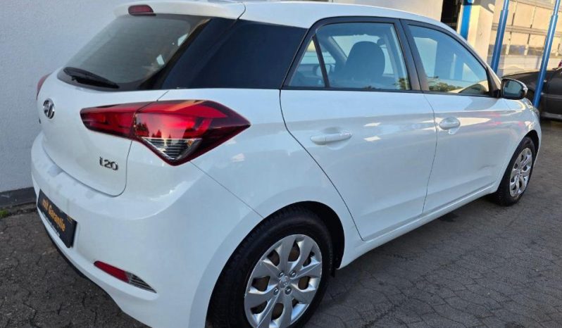 
								Hyundai i20 full									