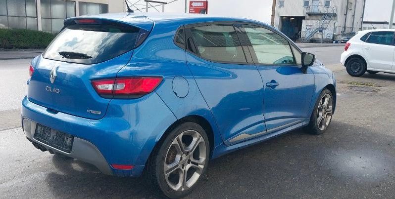 
								Renault Clio full									
