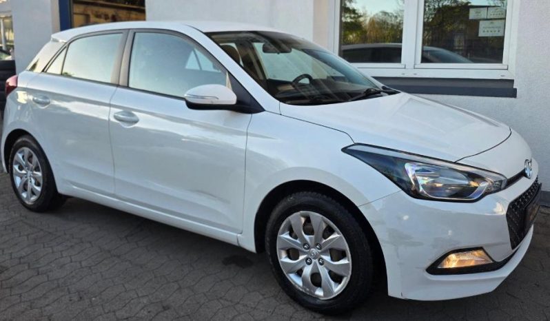 
								Hyundai i20 full									
