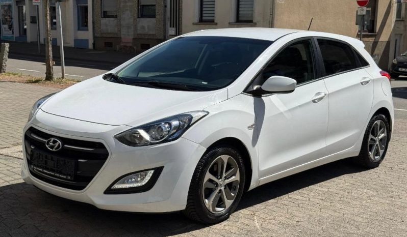 
								Hyundai i30 full									