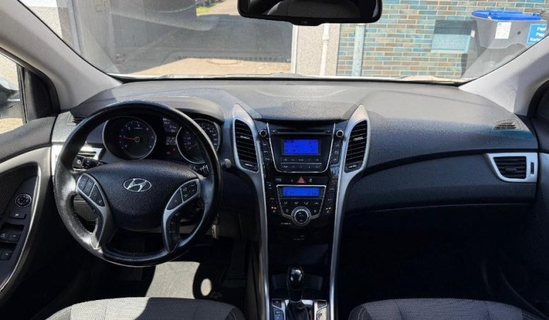 
								Hyundai i30 full									