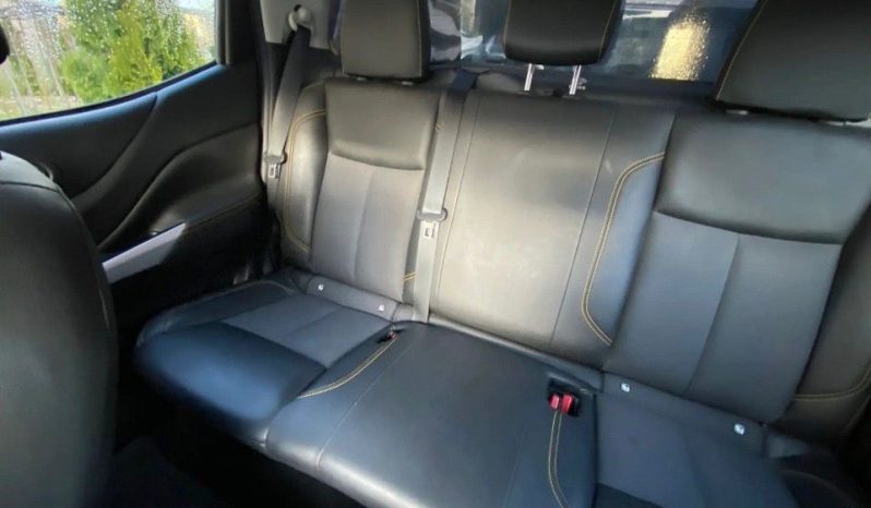 
								NISSAN NAVARA Tekna full									