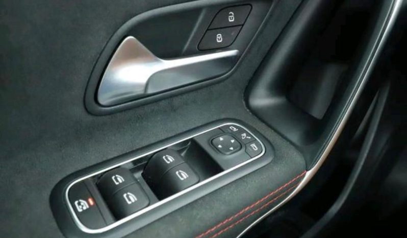 
								Mercedes CLA full									