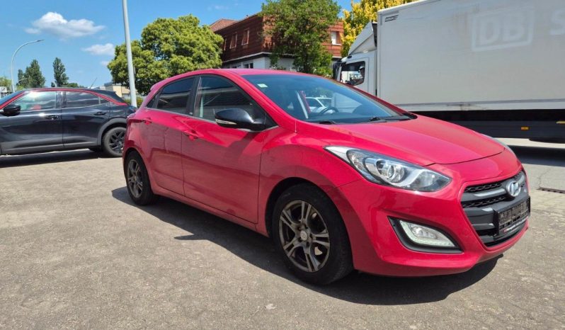 
								Hyundai i30 full									