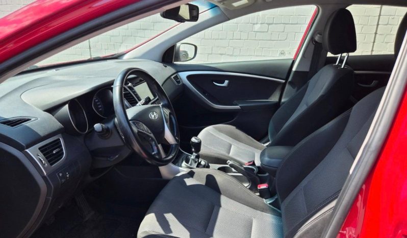 
								Hyundai i30 full									
