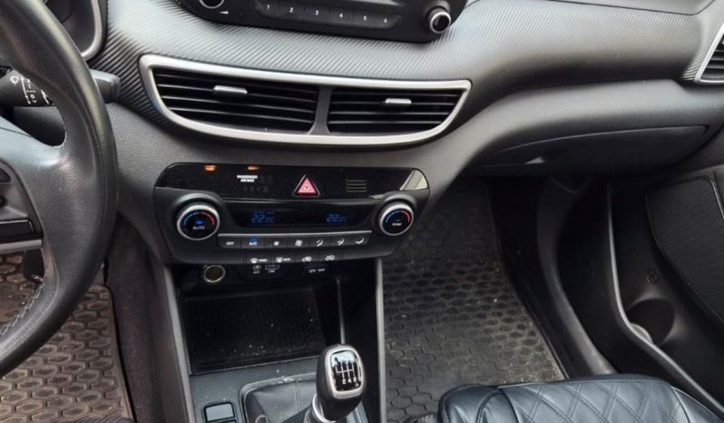 
								Hyundai Tucson full									