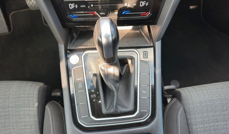 
								Volkswagen Passat full									