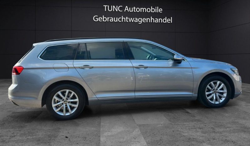 
								Volkswagen Passat full									
