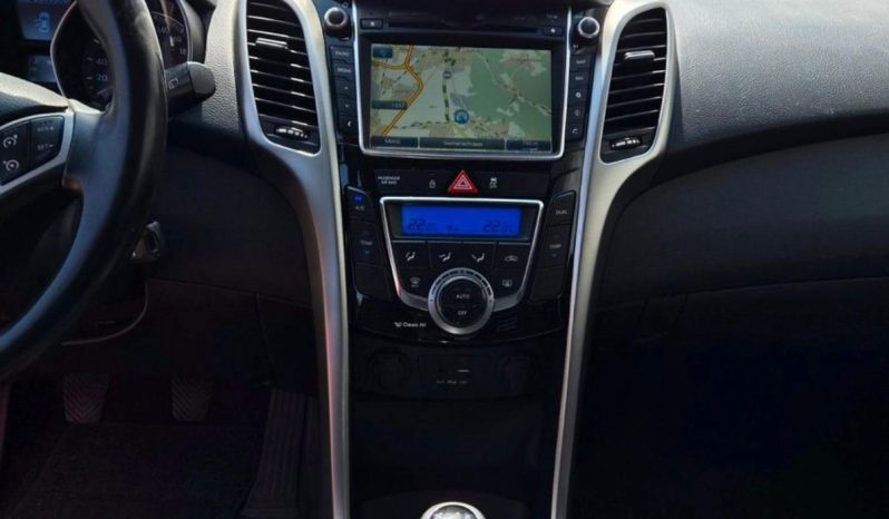 
								Hyundai i30 full									