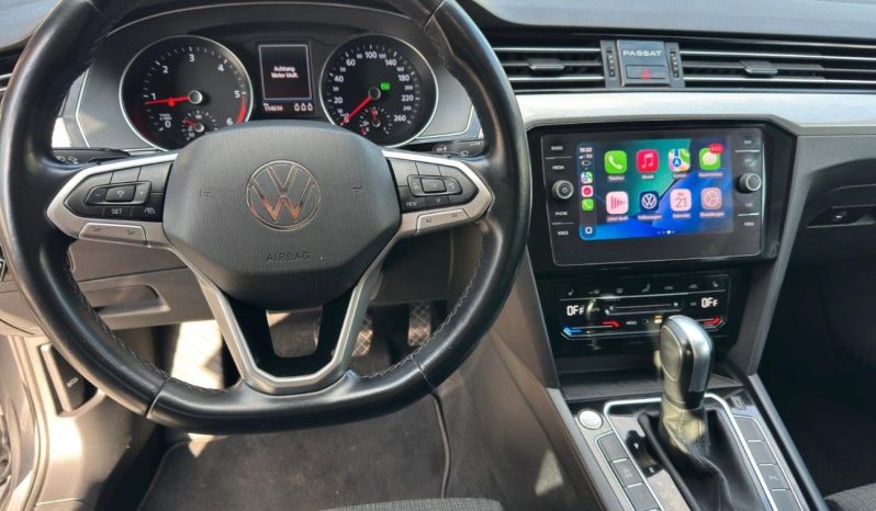 
								Volkswagen Passat full									