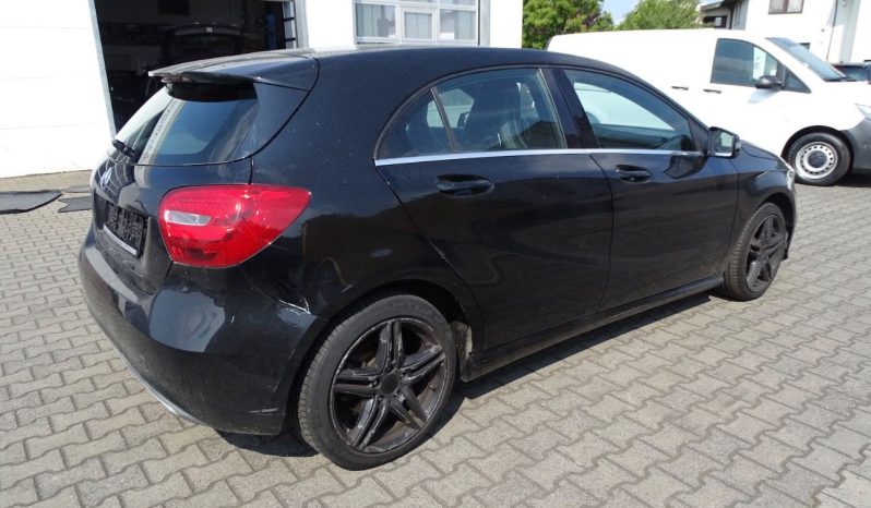 
								MERCEDES A200 full									